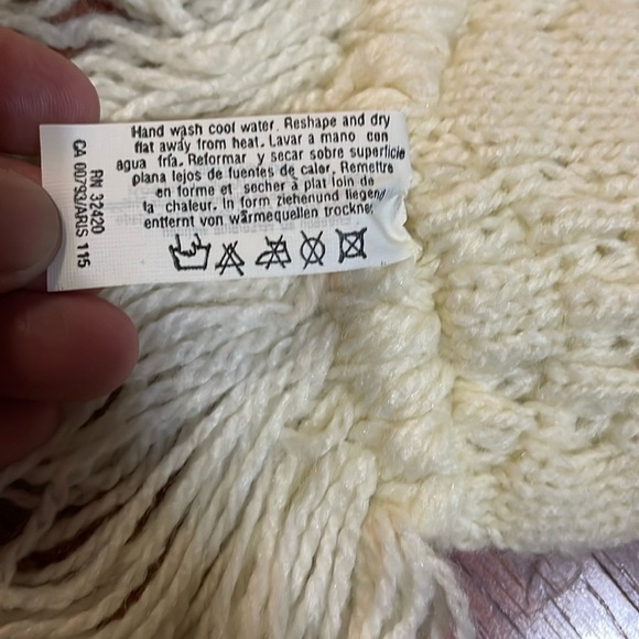 Women Isotoner Scarf - Picture 3 of 3